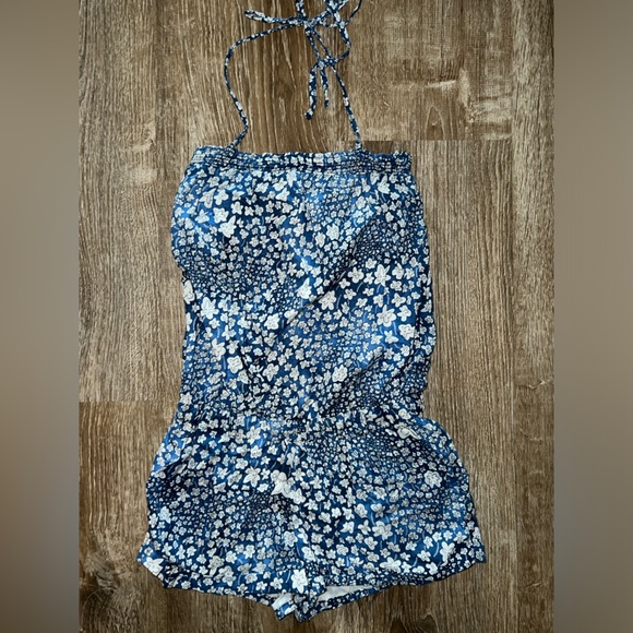 NWOT Hollister Floral Romper _ Size Small - Picture 1 of 4